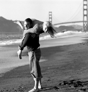 GoldenGateBrideg_beach_engagement_Lovelight_photo