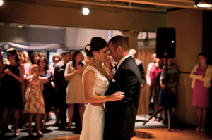 bride_groom_dance_Lovelight_photo