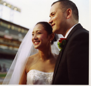 Giants_stadium_bride_groom_Lovelight_photo